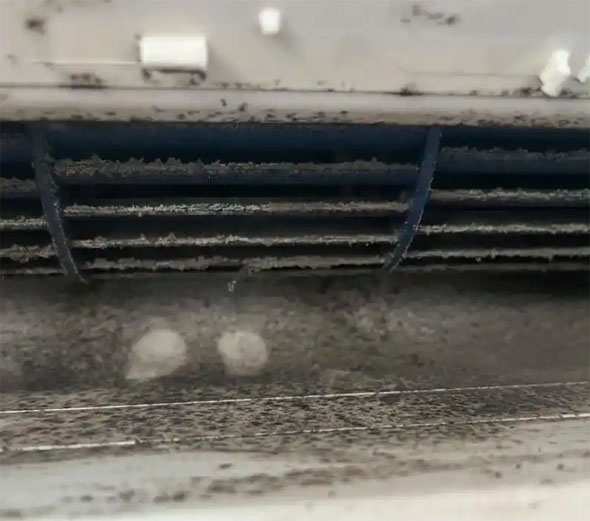 北海空调吹的风有股烧焦味是怎么回事